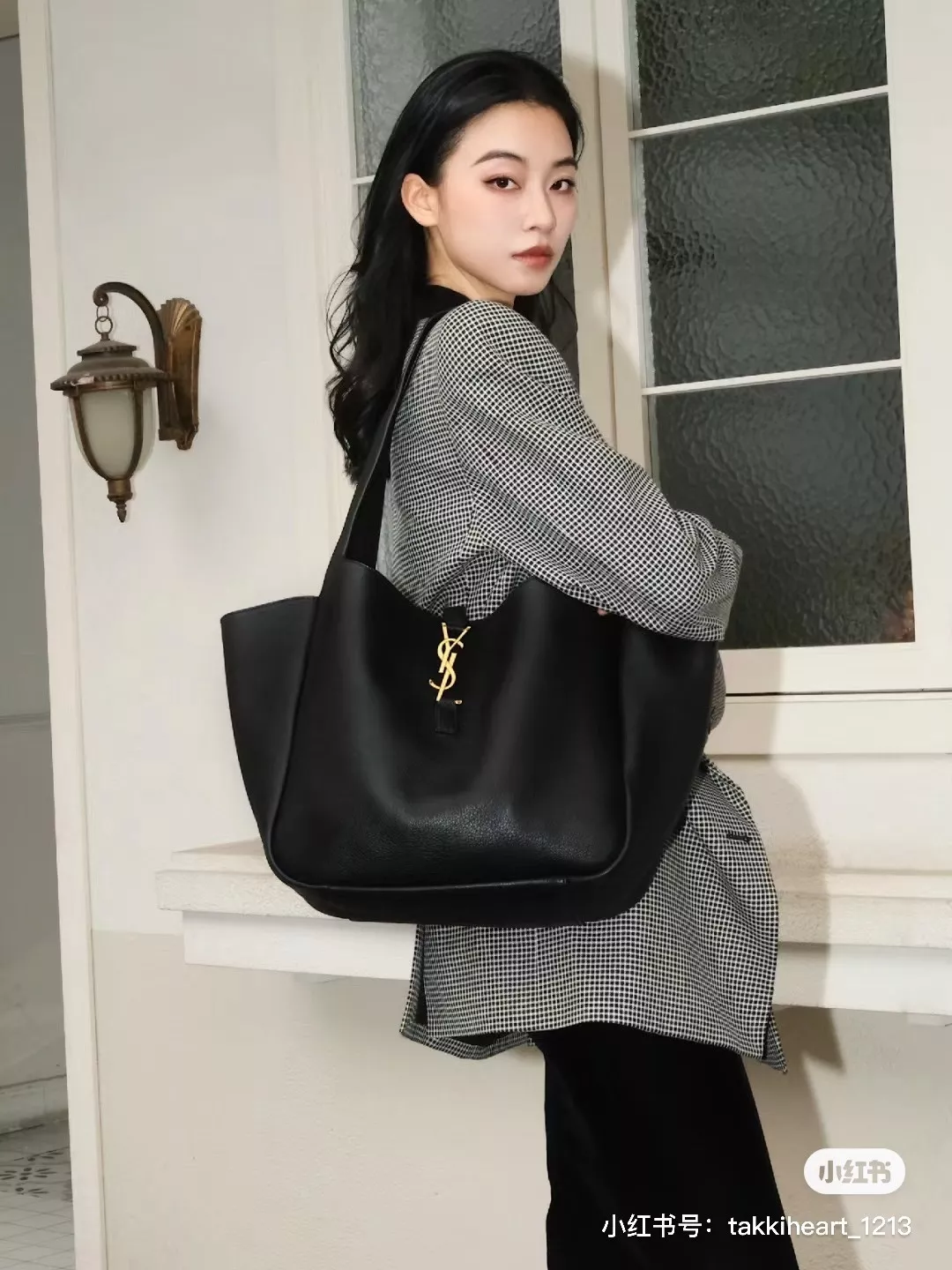 입생로랑 베아 소프트 레더 토트백 상세 이미지 39