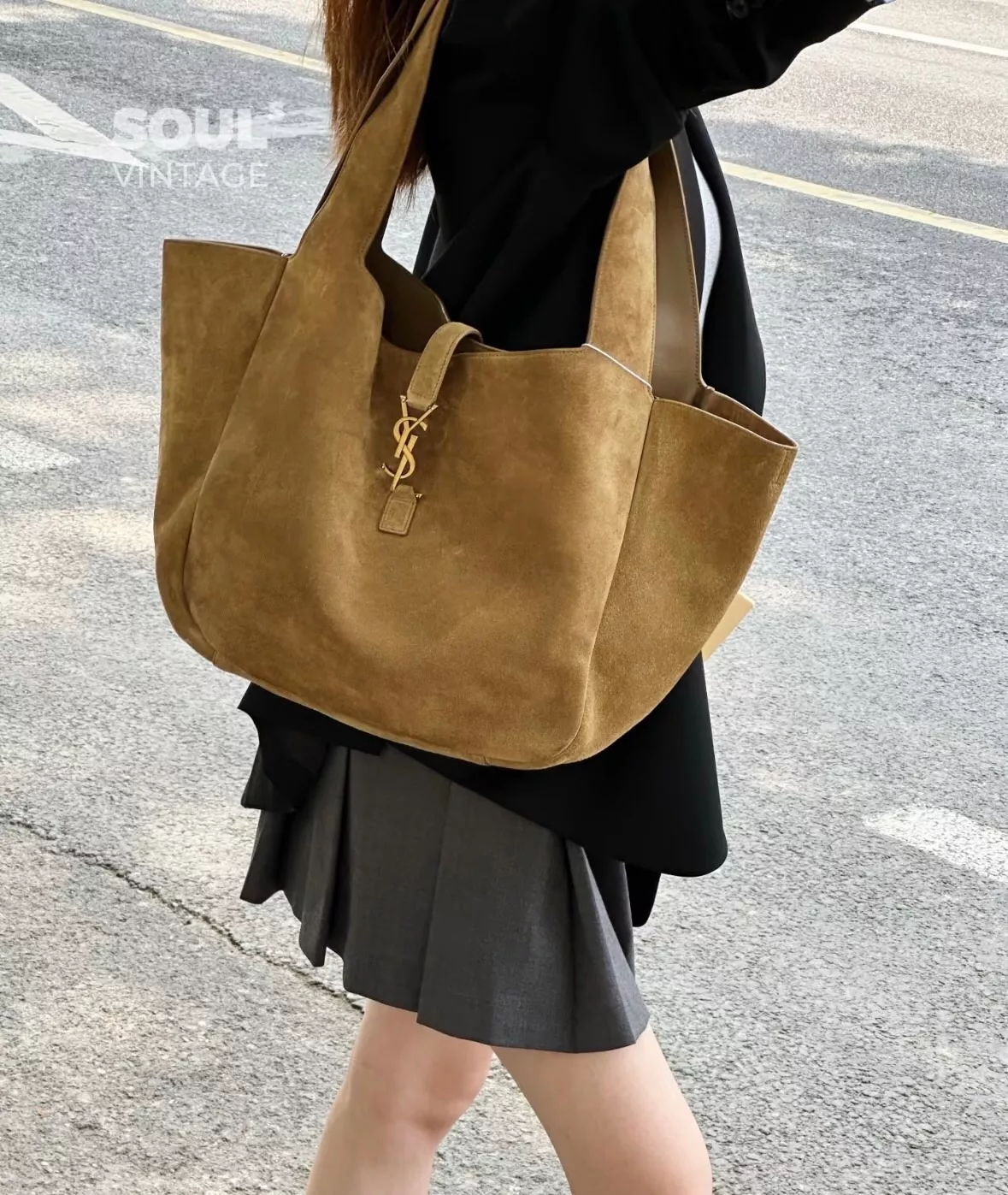 입생로랑 베아 스웨이드 토트백 상세 이미지 25