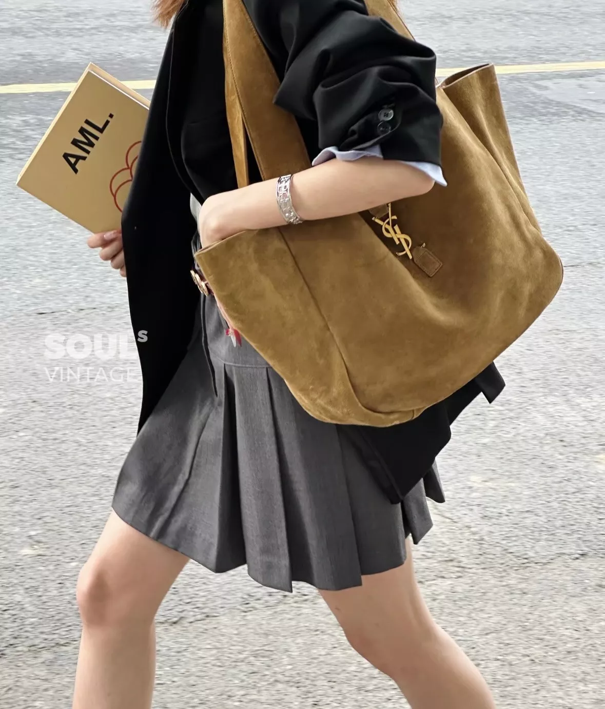 입생로랑 베아 스웨이드 토트백 상세 이미지 21