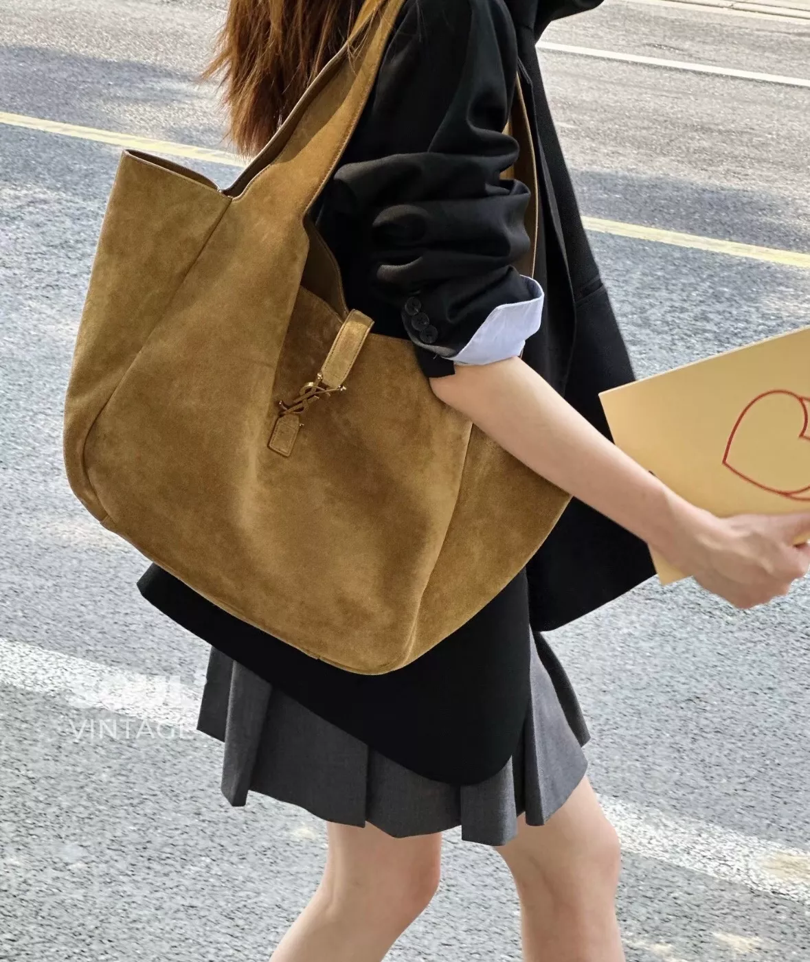 입생로랑 베아 스웨이드 토트백 상세 이미지 22