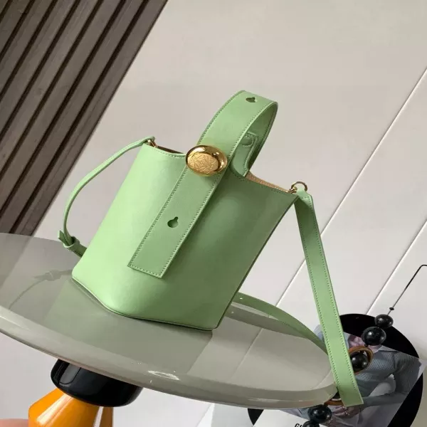 로에베 페블 버킷 핸드백
