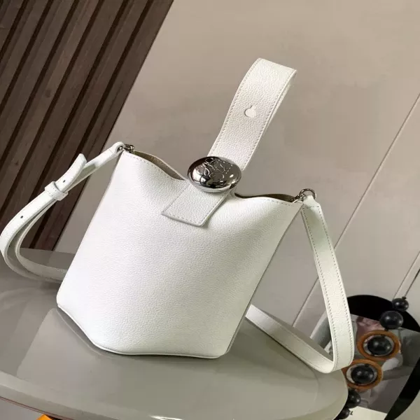 로에베 페블 버킷 핸드백