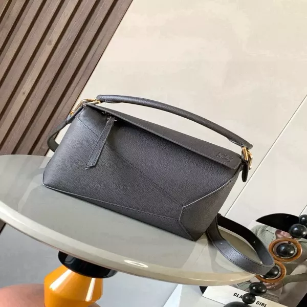 로에베 기하학 라인 퍼즐 핸드백