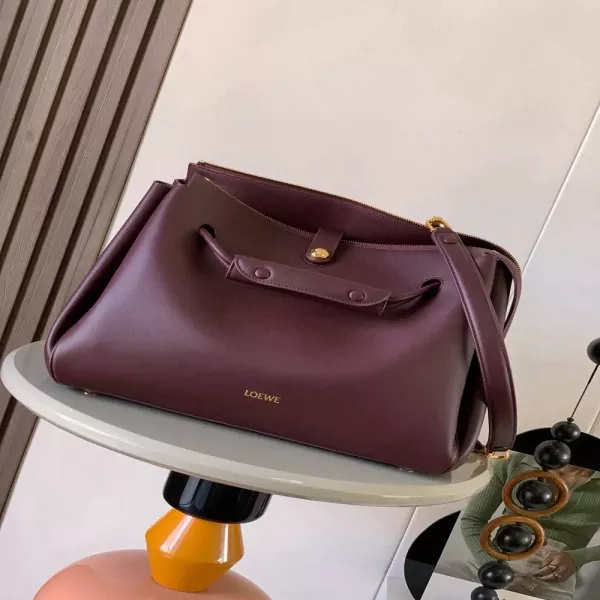 로에베 마드리드 소프트 레더 핸드백