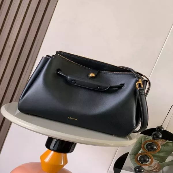 로에베 마드리드 소프트 레더 핸드백