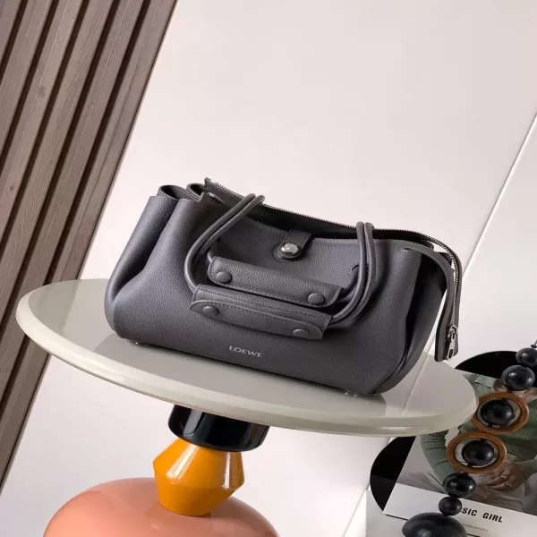 로에베 마드리드 스몰 레더 백