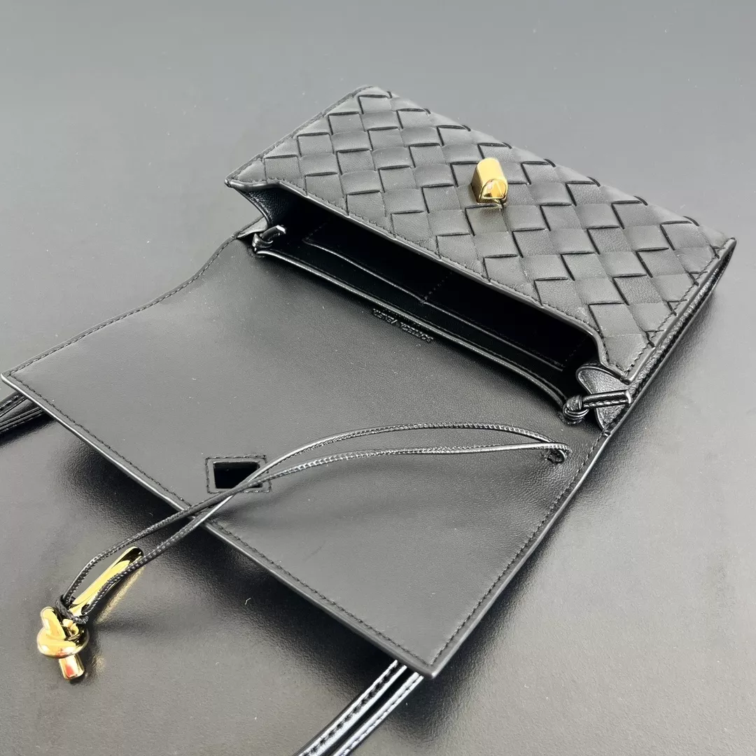 보테가베네타 안디아모 인트레치아토 엔벨로프백 상세 이미지 5