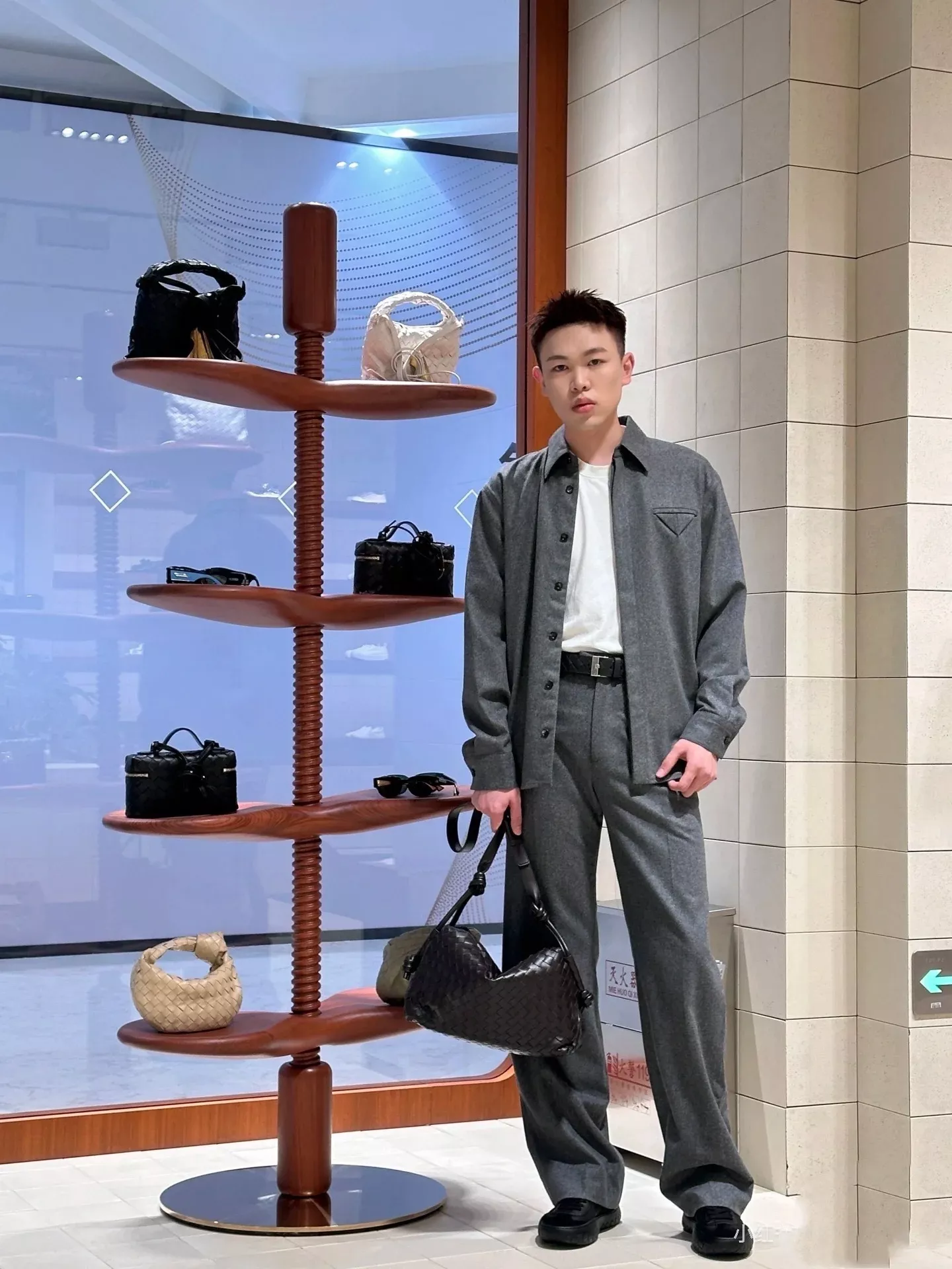보테가베네타 인트레치아토 루프 백 상세 이미지 13