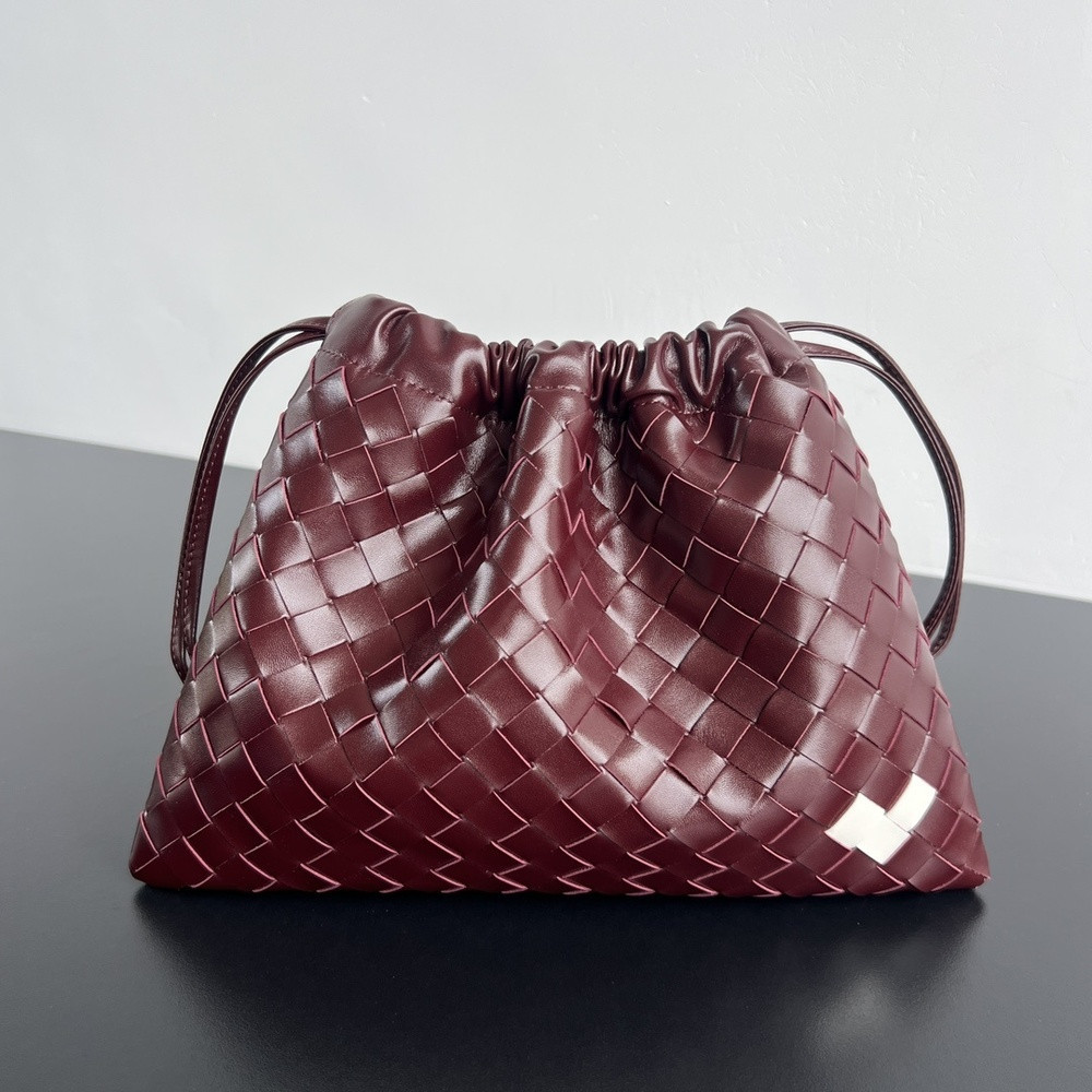 보테가베네타 하트 위빙 드로스트링 백