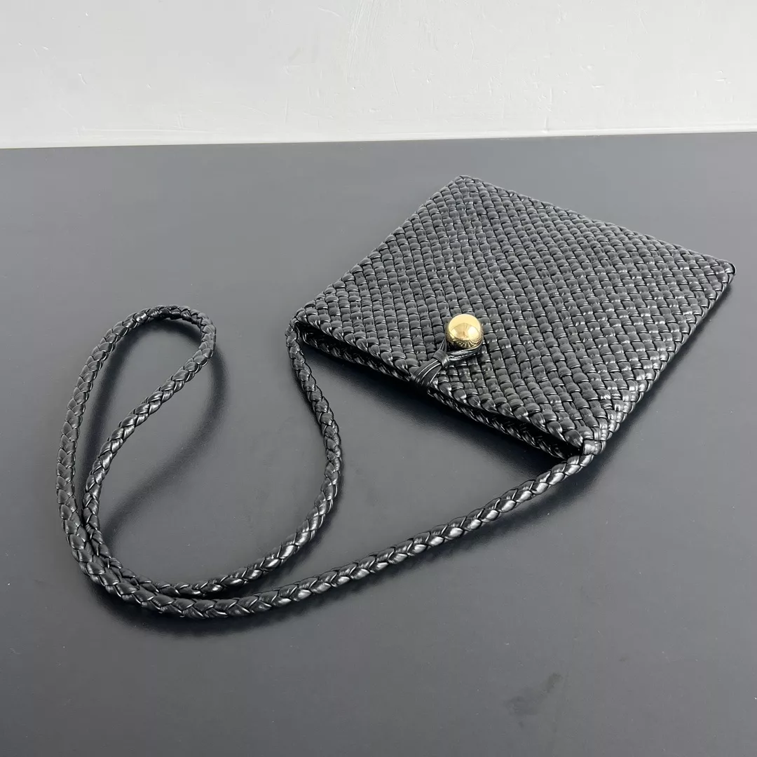 보테가베네타 토스카 폰 파우치 상세 이미지 2
