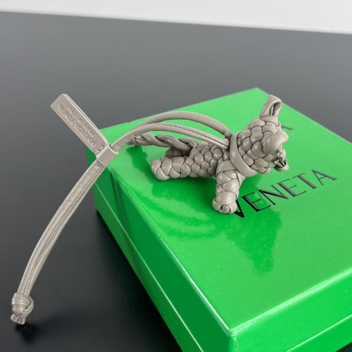 보테가베네타 고양이 모양 가방 장식