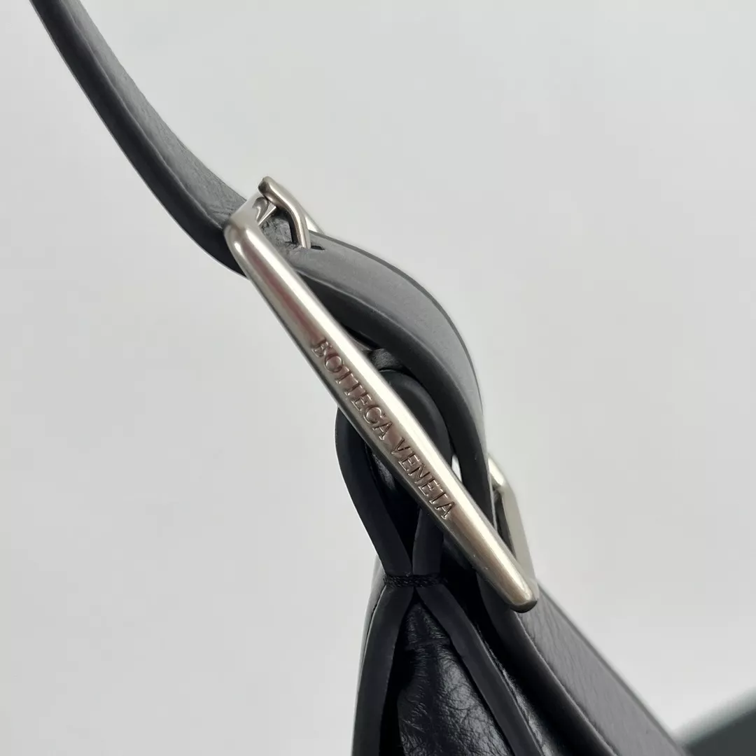 body_d6b1ad50b6555788.webp