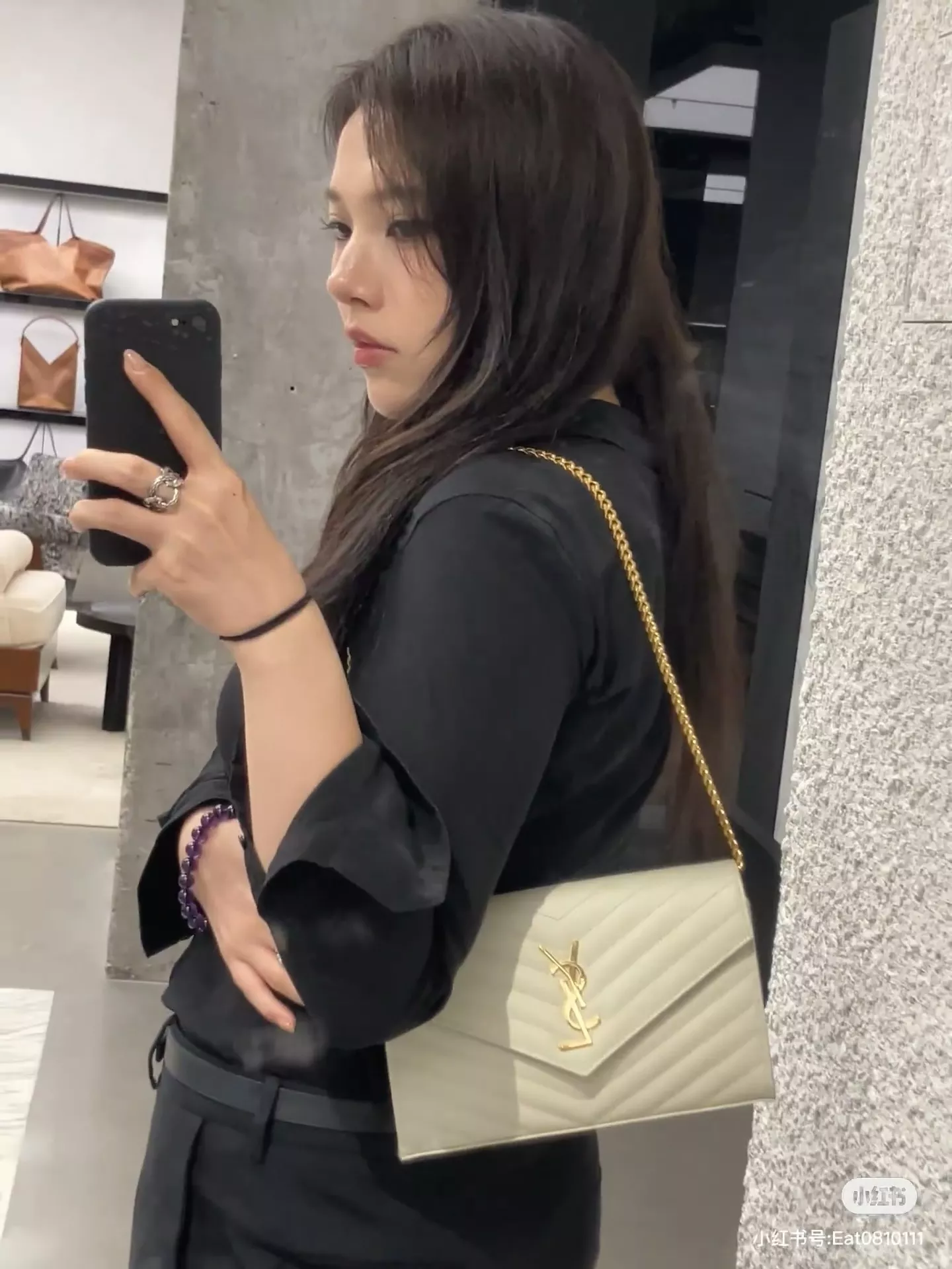 입생로랑 카산드르 엔벨로프 체인 지갑 상세 이미지 28
