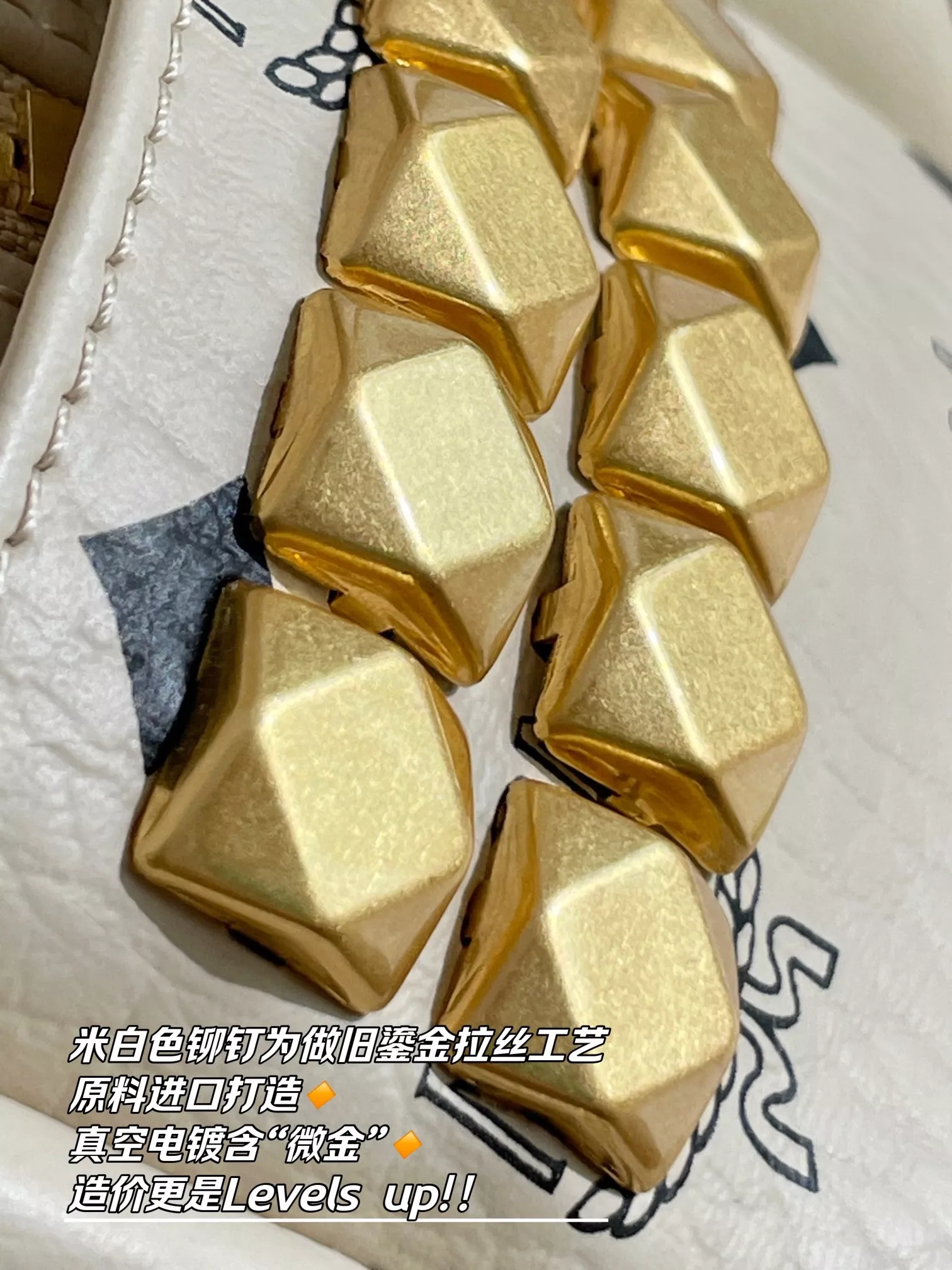 엠씨엠 비세토스 스타크 미니 스터드 백팩 상세 이미지 38
