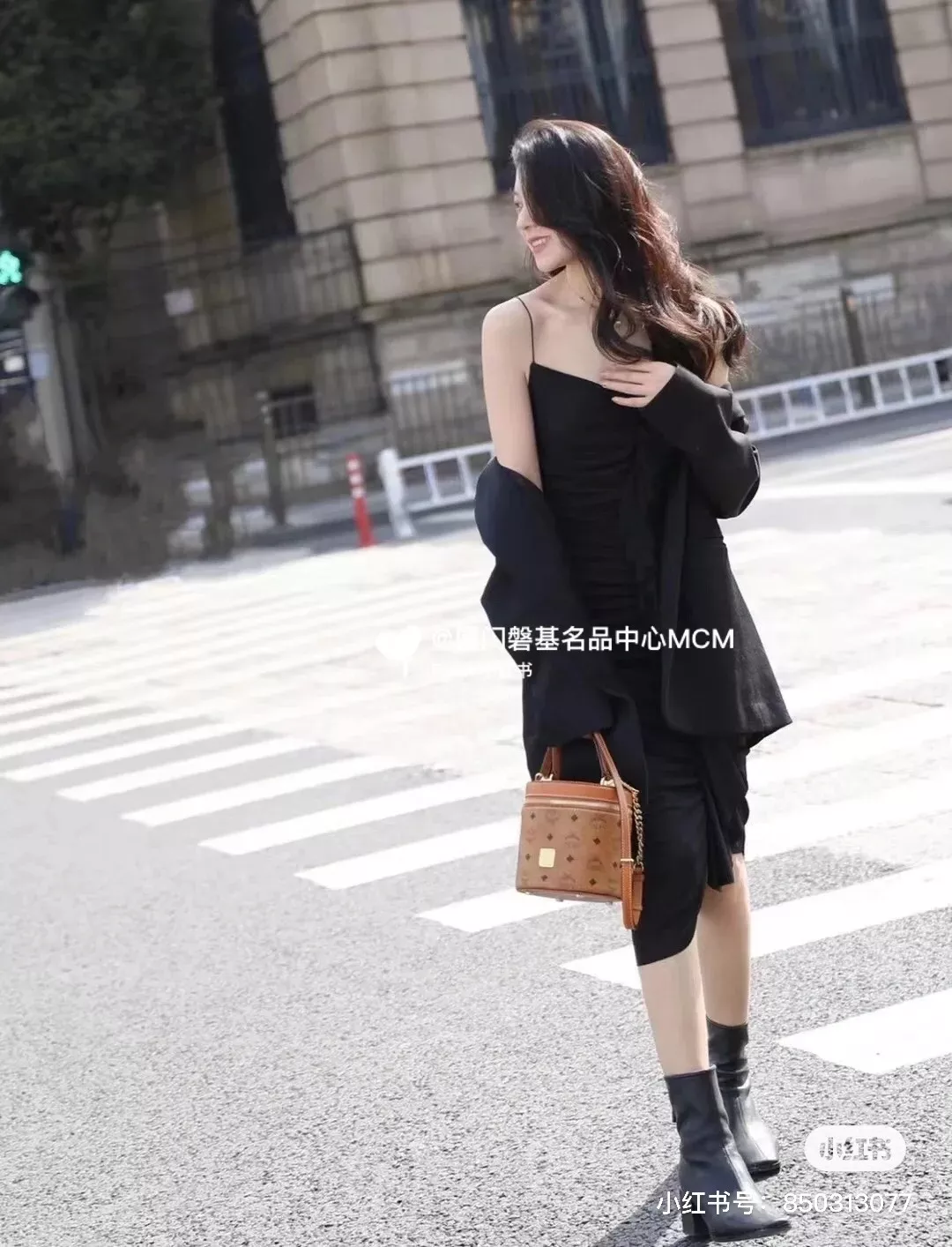 엠씨엠 아렌 비세토스 원통 버킷백 상세 이미지 85