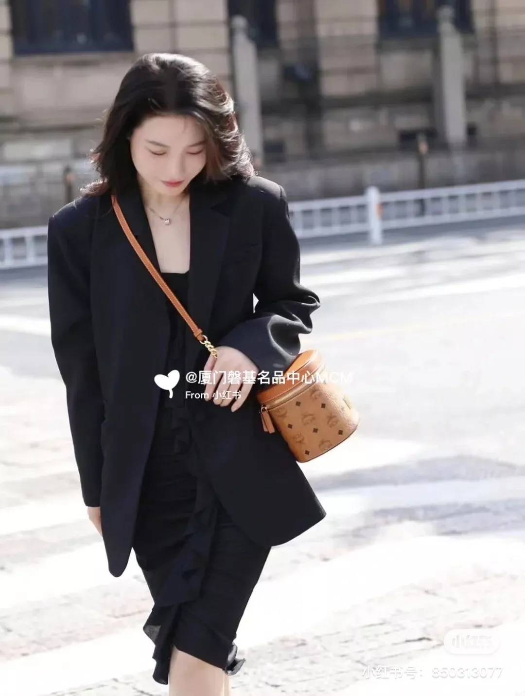 엠씨엠 아렌 비세토스 원통 버킷백 상세 이미지 84