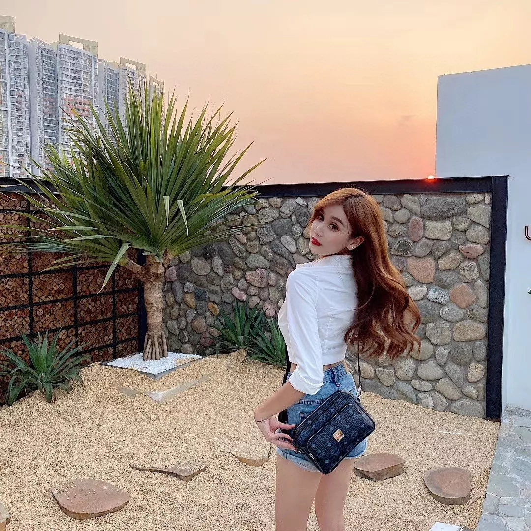 엠씨엠 아렌 더블 지퍼 크로스백 상세 이미지 15