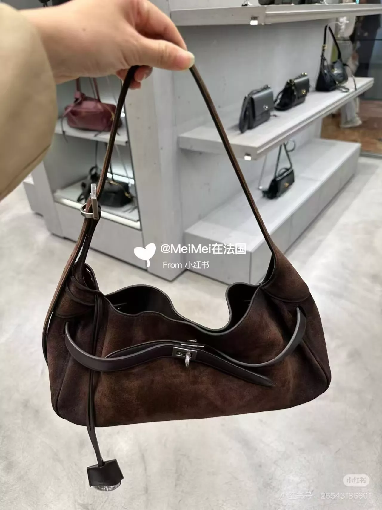 발렌시아가 벨에어 스웨이드 언더암백 상세 이미지 16