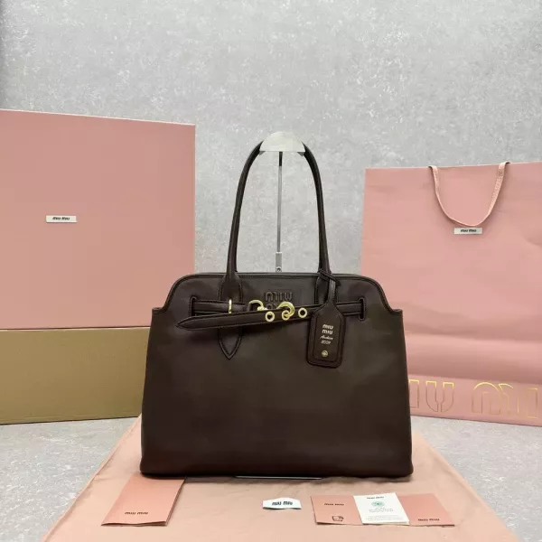 미우미우 빈티지 무드 대용량 쇼퍼 스타일 백