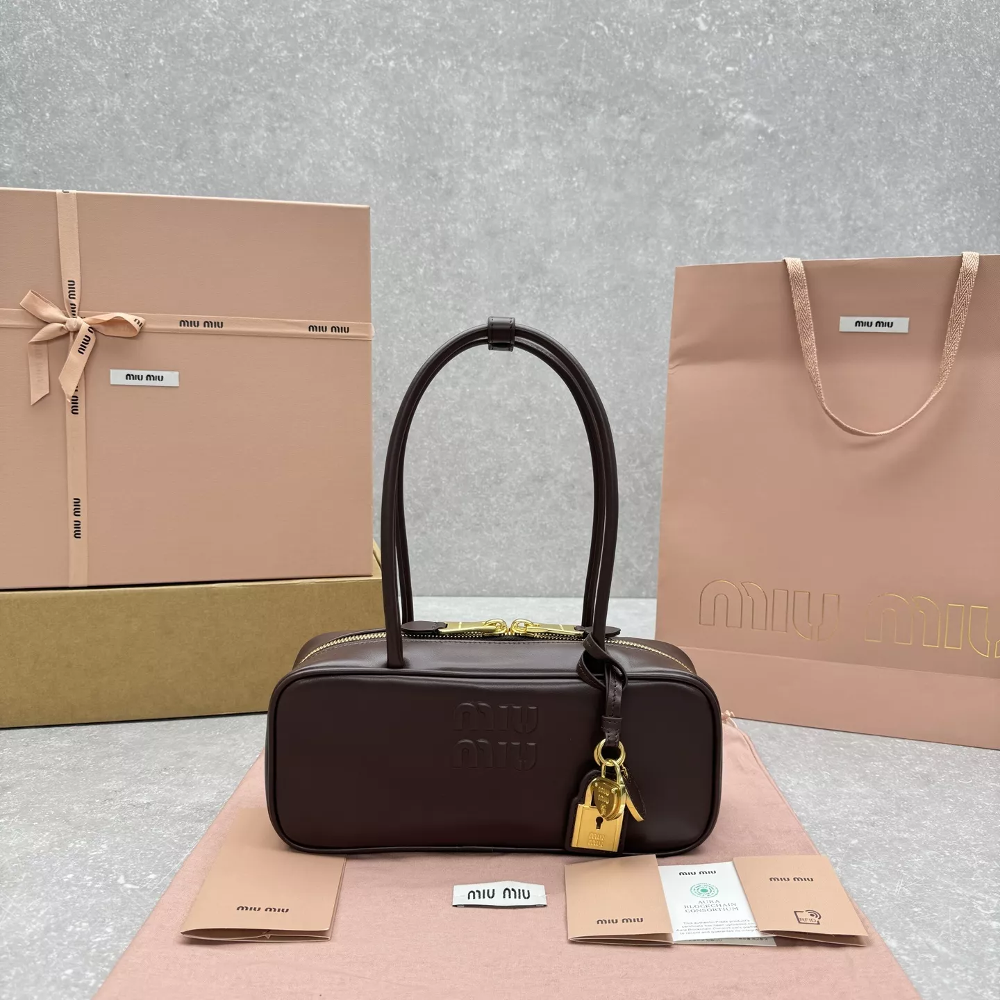 미우미우 보 참 참장식 볼링백 상세 이미지 1