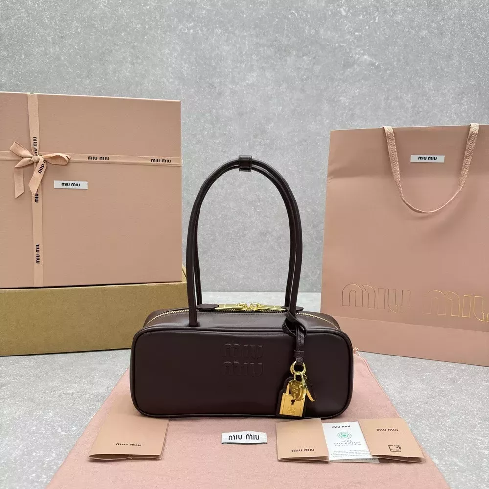미우미우 보 참 참장식 볼링백