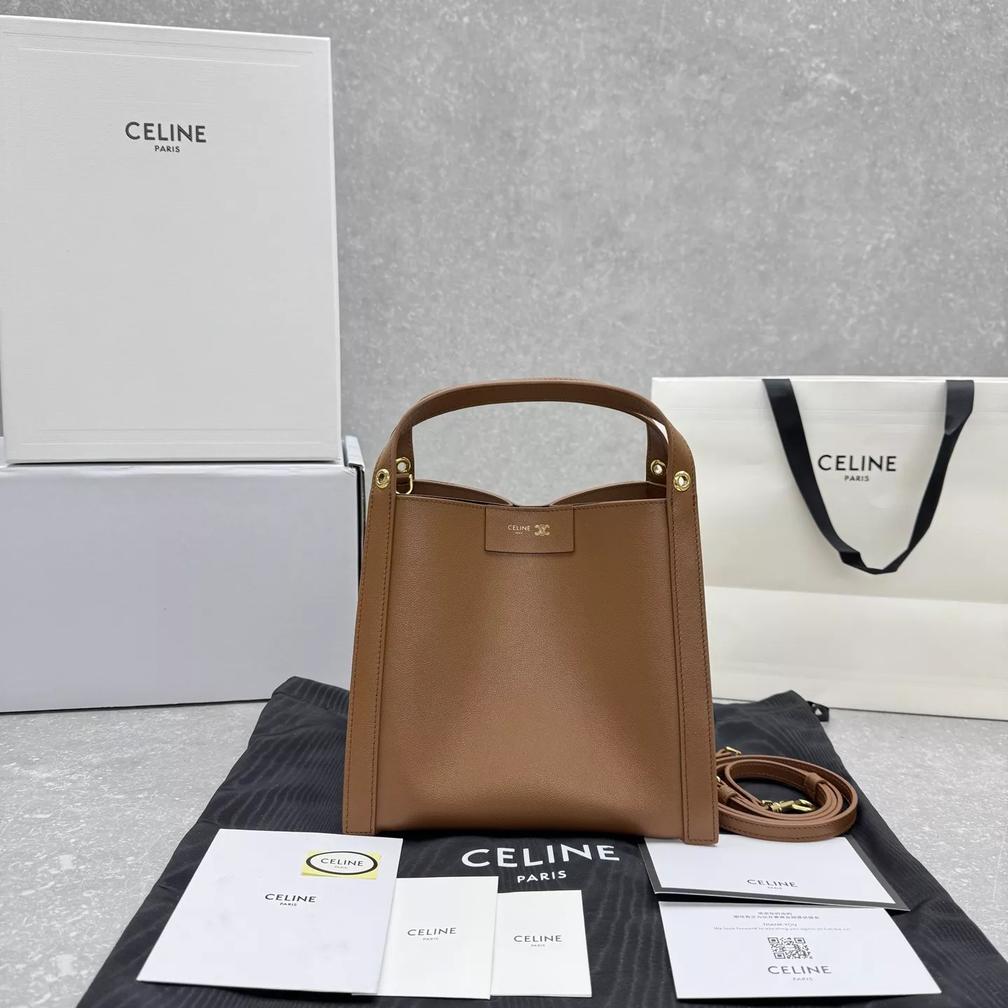 셀린느 큐보 버킷 스타일 핸들백 상세 이미지 1