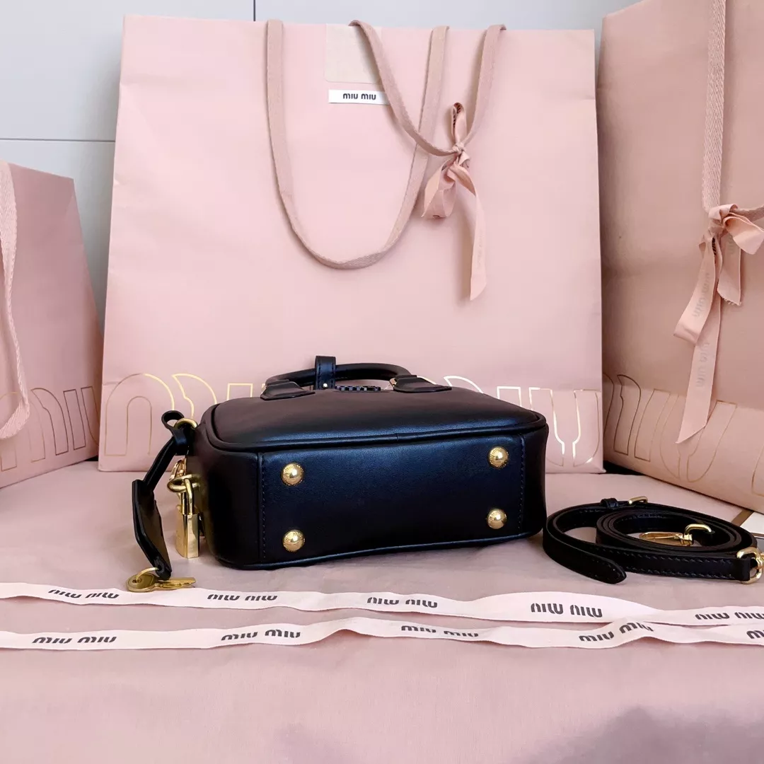 미우미우 투프리티 볼링 핸드백 상세 이미지 4