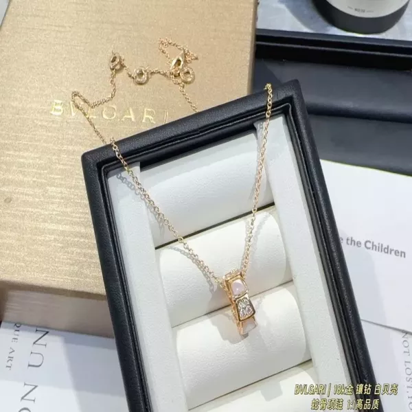 불가리 세라믹 레드 참 목걸이