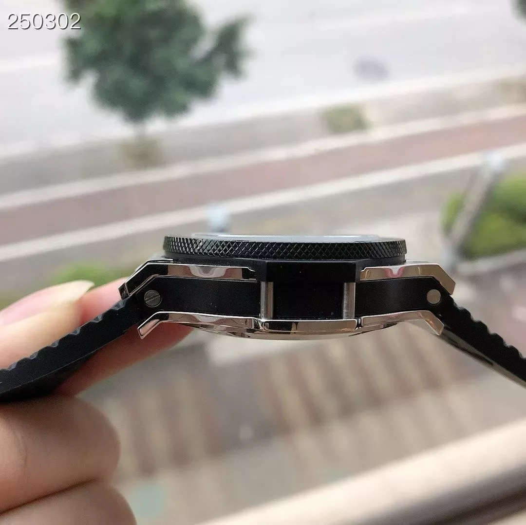 위블로 빅뱅 크로노그래프 러버 스트랩 시계 상세 이미지 19