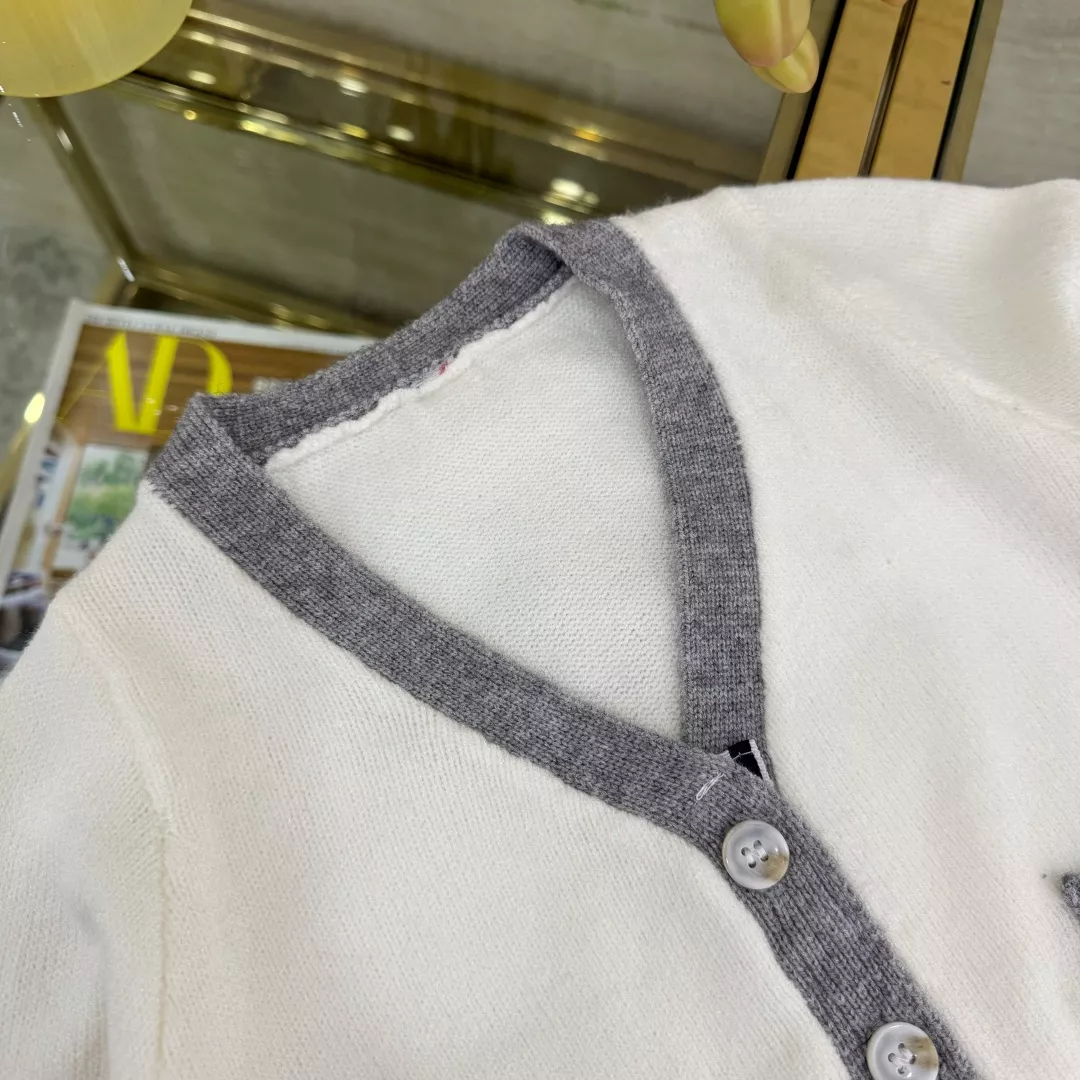 톰브라운 브이넥 니트 가디건 상세 이미지 3