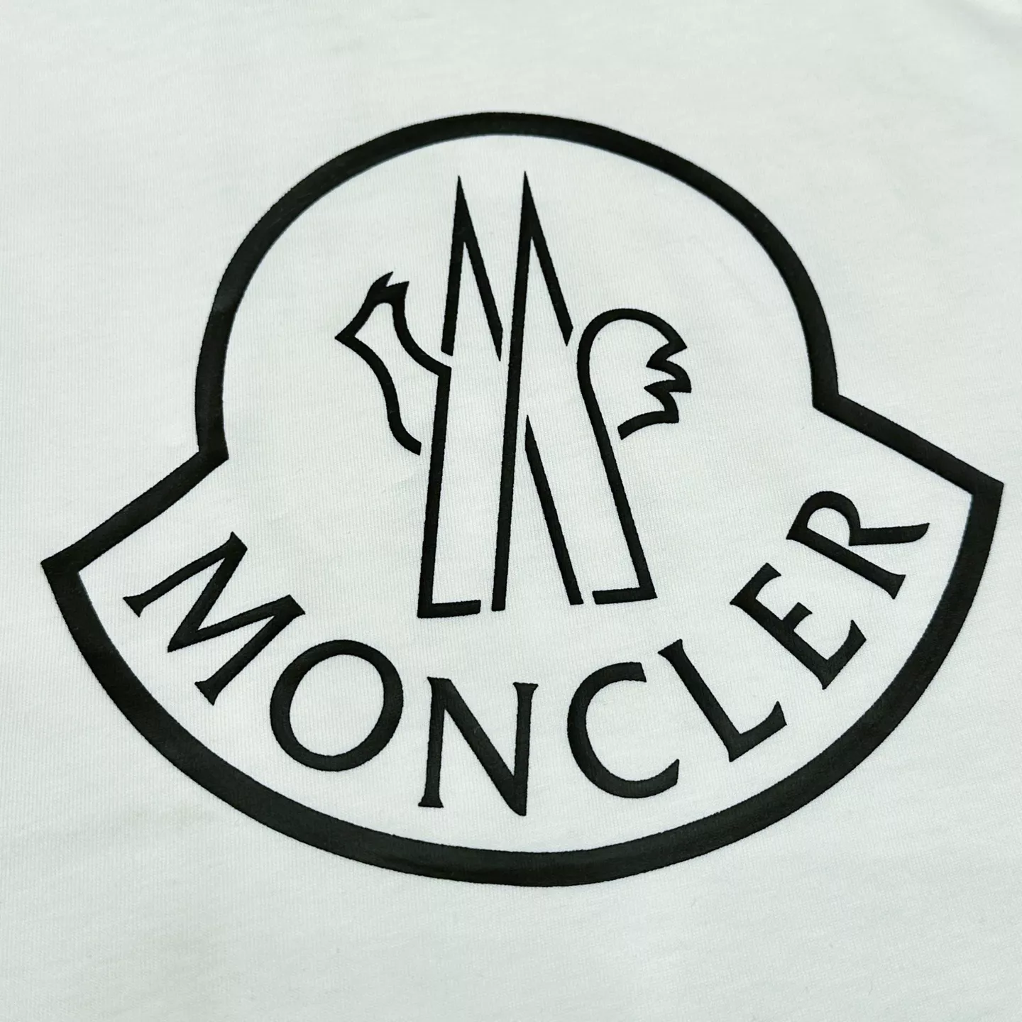 몽클레어 클래식 로고 프린트 코튼 티셔츠 상세 이미지 5