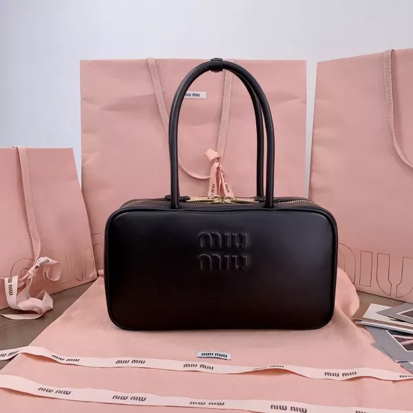 미우미우 로고 포인트 멀티 서류용 백