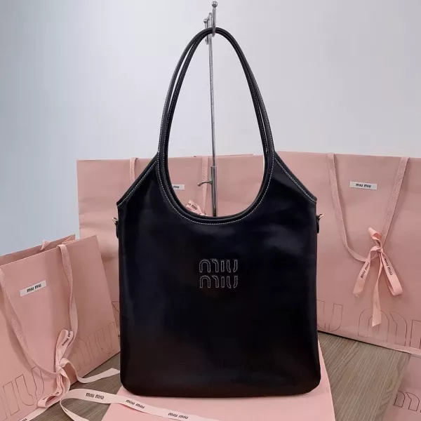 미우미우 이세탄 한정 로고 쇼핑백