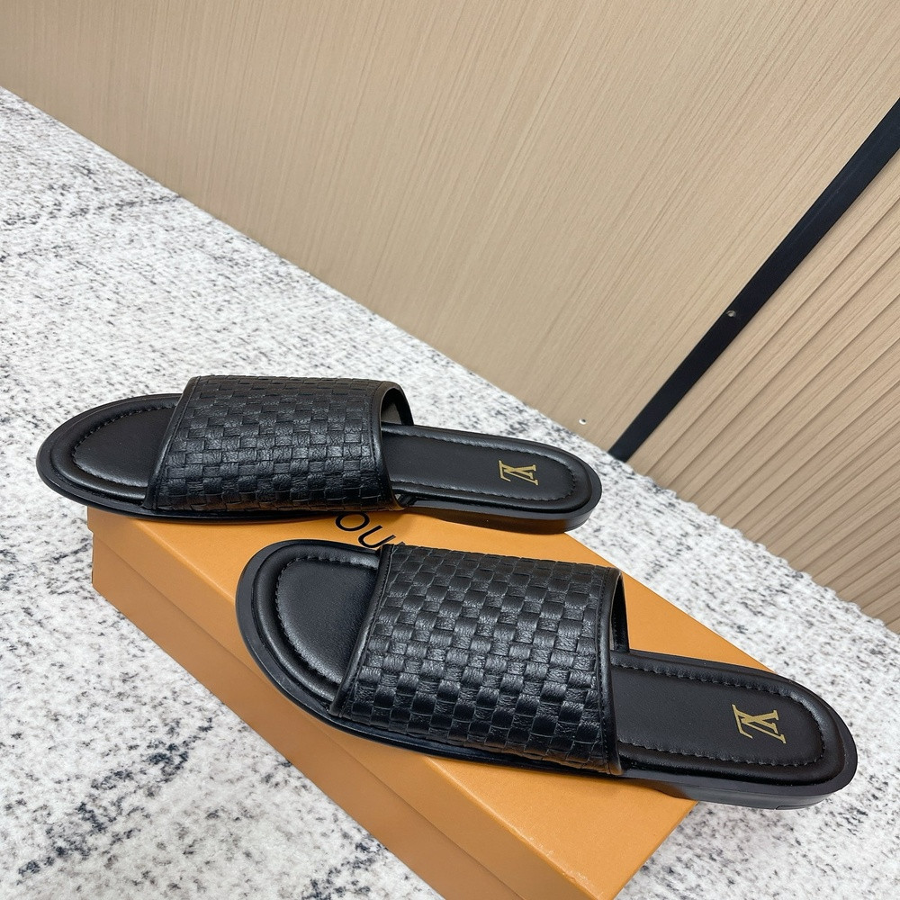 루이비통 인트레치아토 스타일 레더 슬리퍼