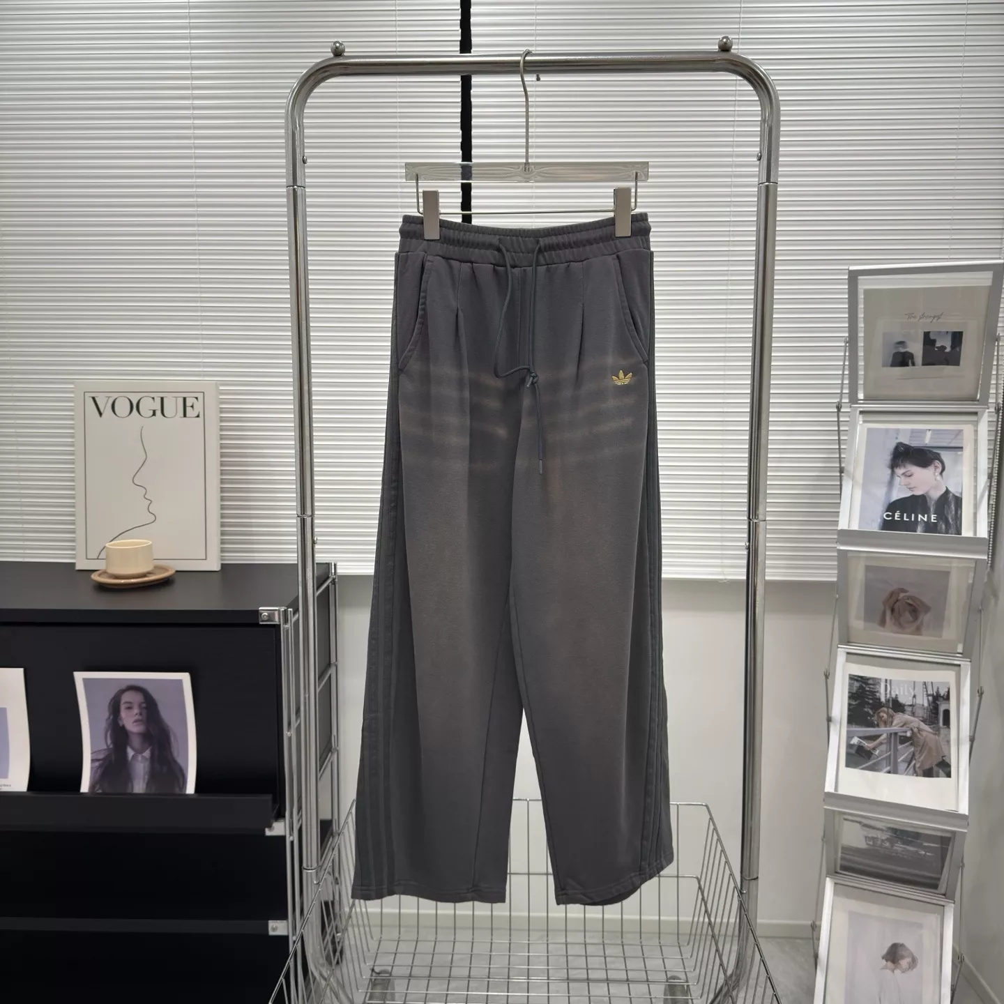 아디다스 오리지널스 삼선 워싱 커브드 팬츠 상세 이미지 3
