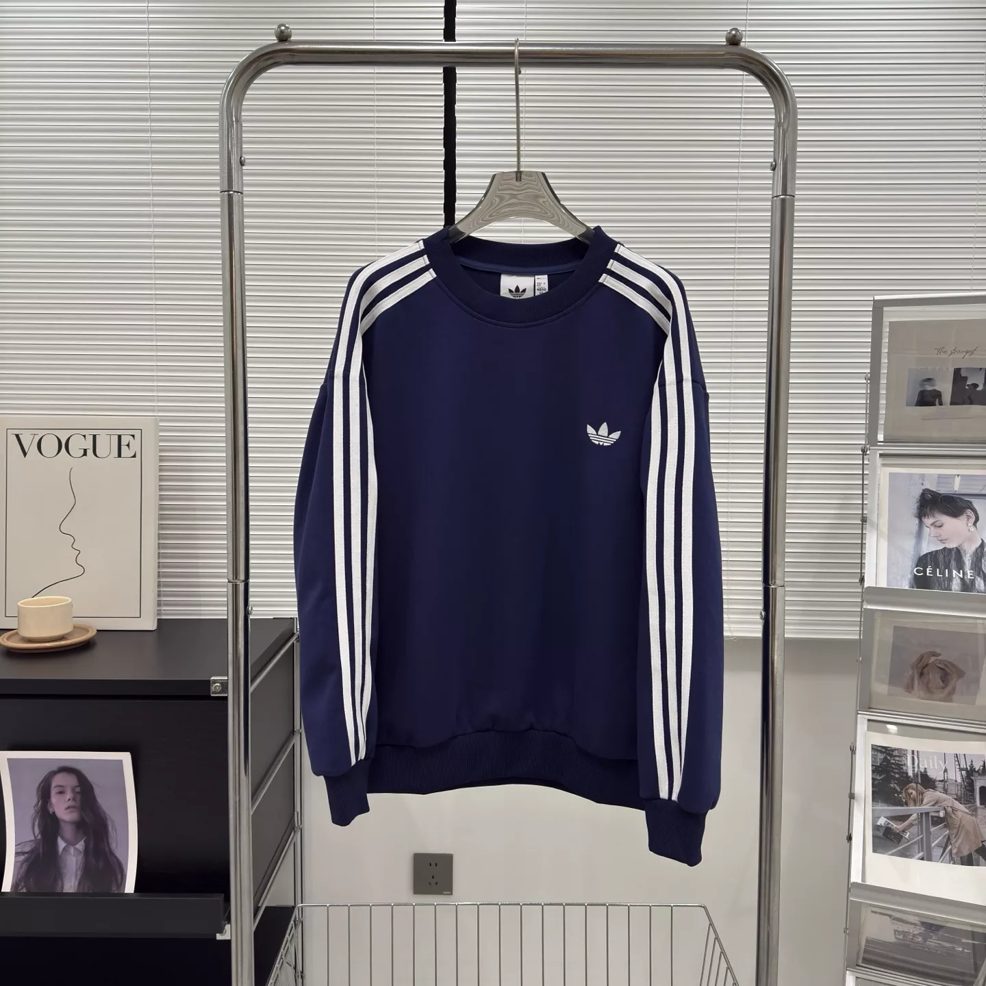 아디다스 삼선 자수 로고 커플 맨투맨 상세 이미지 3