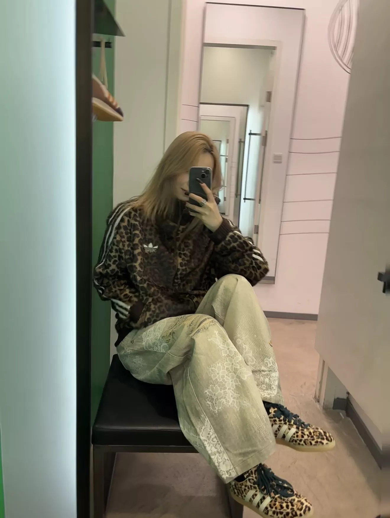 아디다스 오리지널스 레오파드 트랙 집업 상세 이미지 33
