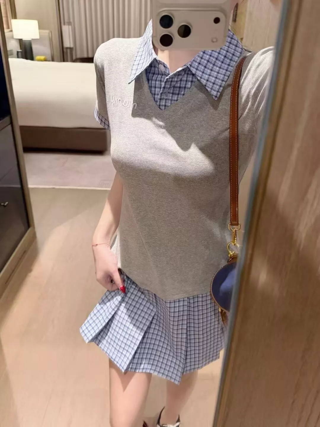 미우미우 로고 자수 체크 배색 카라 반소매 원피스 상세 이미지 14
