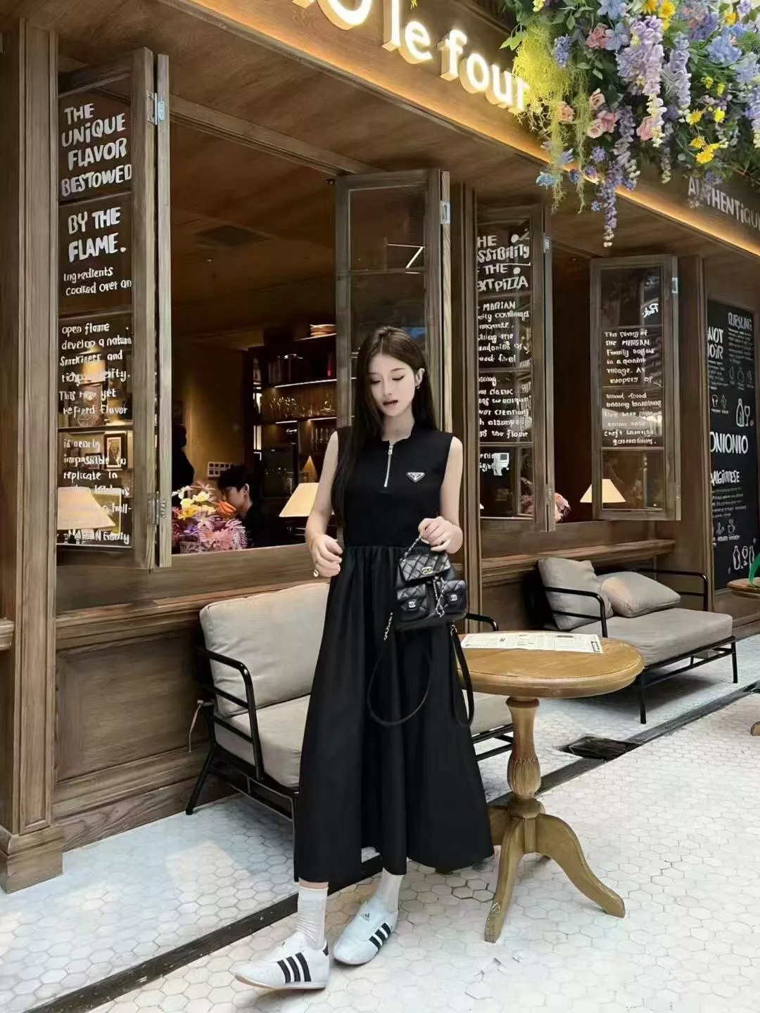 프라다 삼각 로고 하프집업 민소매 원피스 상세 이미지 24