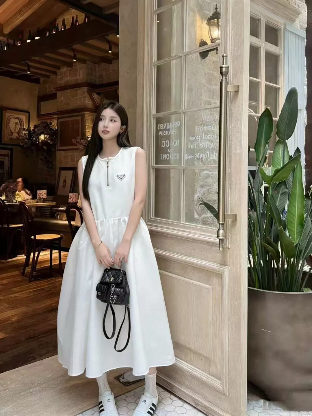 프라다 삼각 로고 하프집업 민소매 원피스 상세 이미지 20