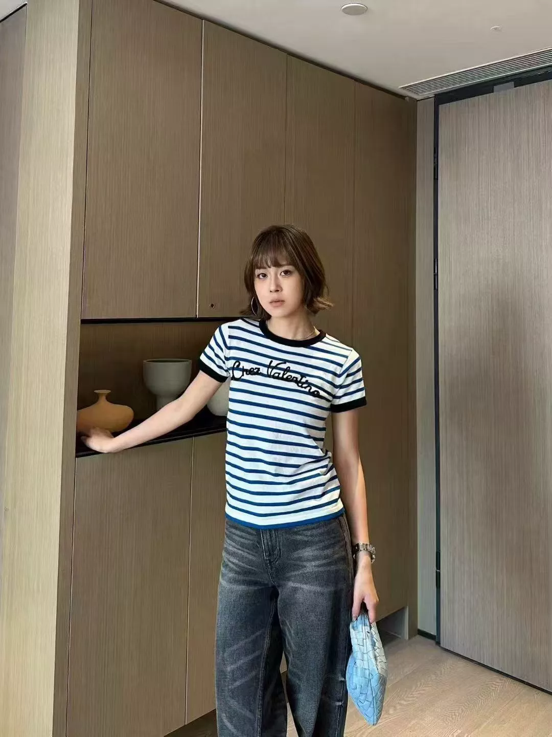 발렌티노 레터링 자수 스트라이프 반소매 티셔츠 상세 이미지 20