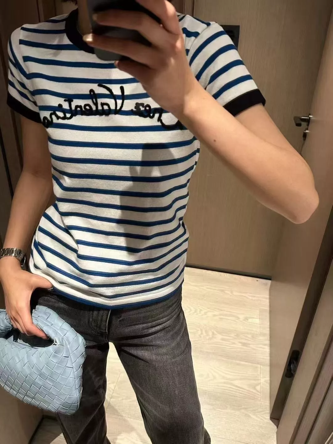 발렌티노 레터링 자수 스트라이프 반소매 티셔츠 상세 이미지 14