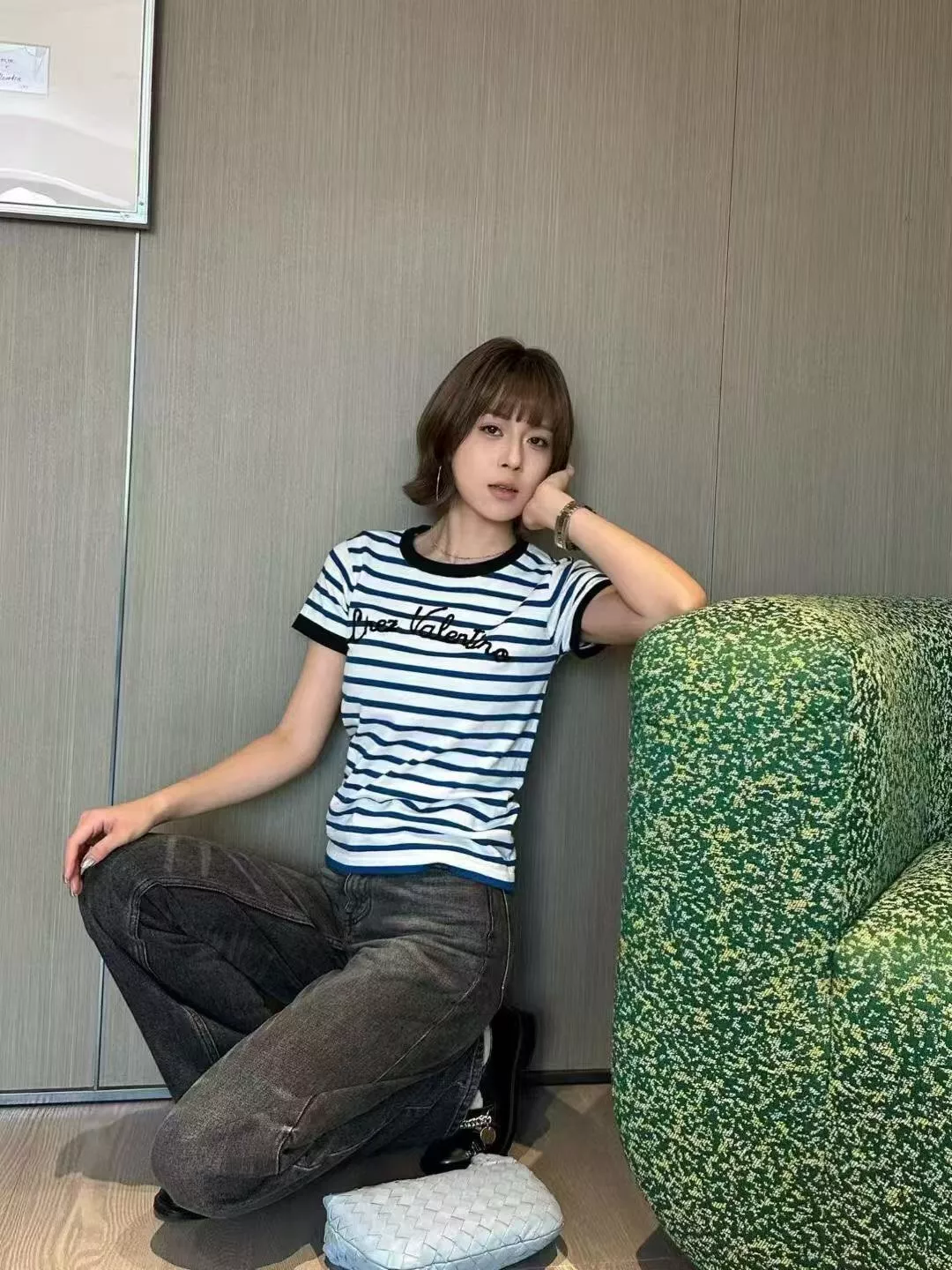 발렌티노 레터링 자수 스트라이프 반소매 티셔츠 상세 이미지 21