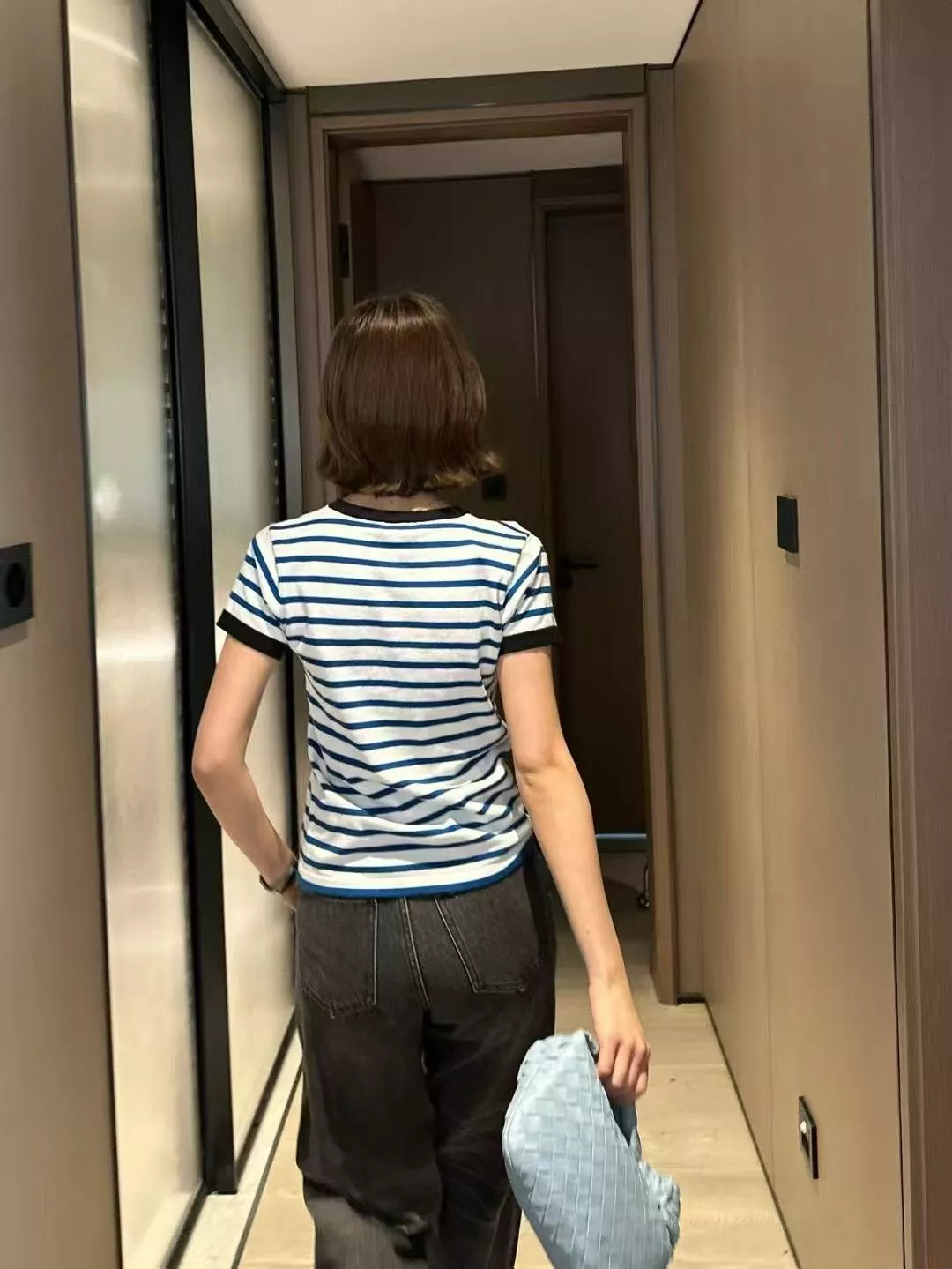 발렌티노 레터링 자수 스트라이프 반소매 티셔츠 상세 이미지 17