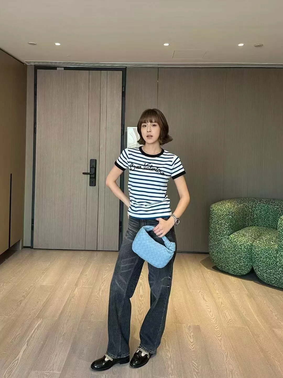 발렌티노 레터링 자수 스트라이프 반소매 티셔츠 상세 이미지 18