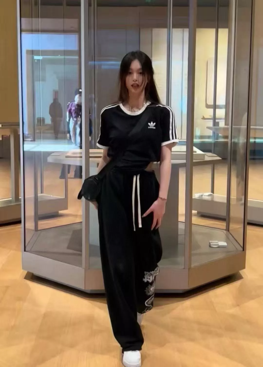 아디다스 트레포일 자수 레터링 반팔 티셔츠 상세 이미지 28