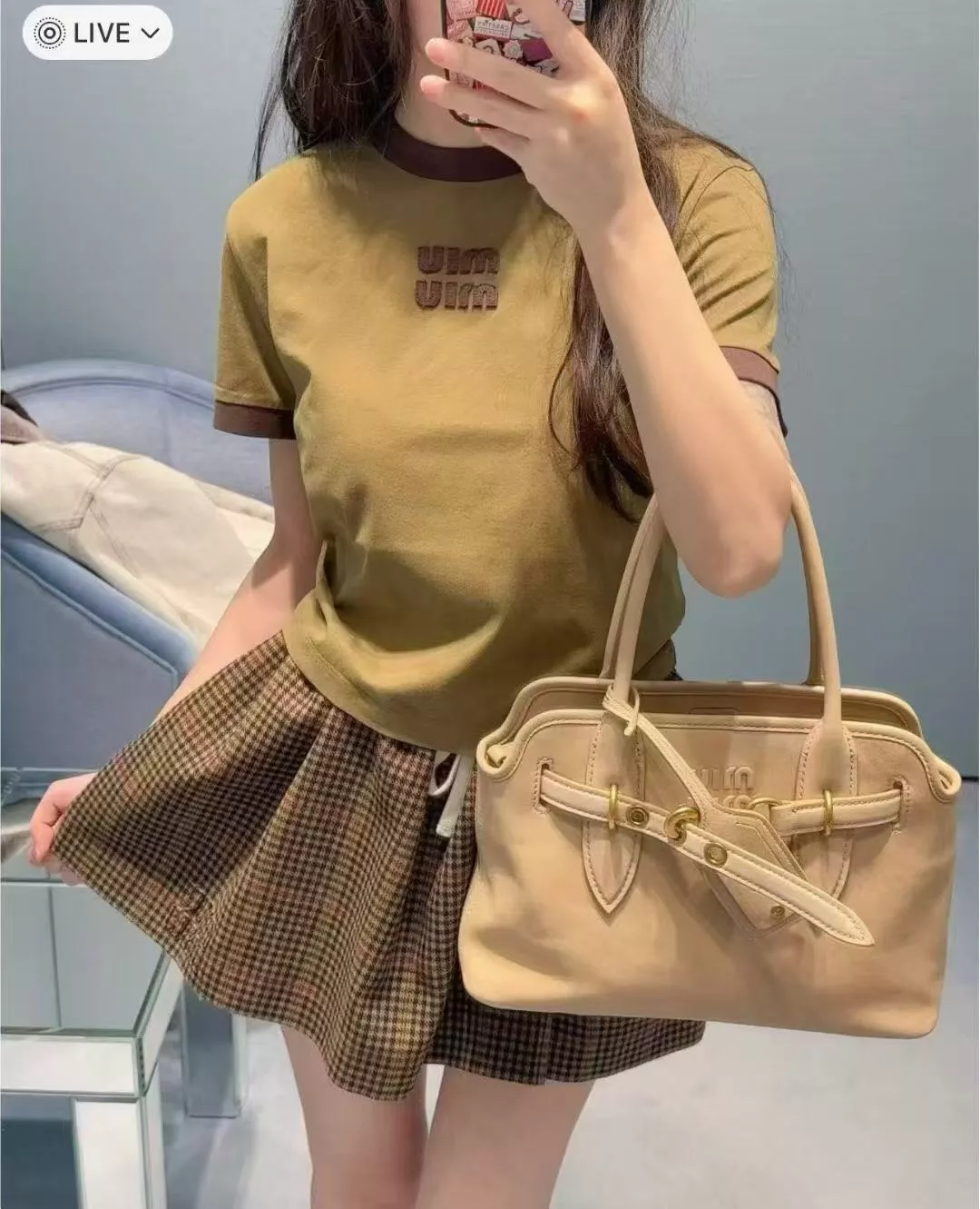 미우미우 로고 자수 패치 슬림 반팔 티셔츠 상세 이미지 15
