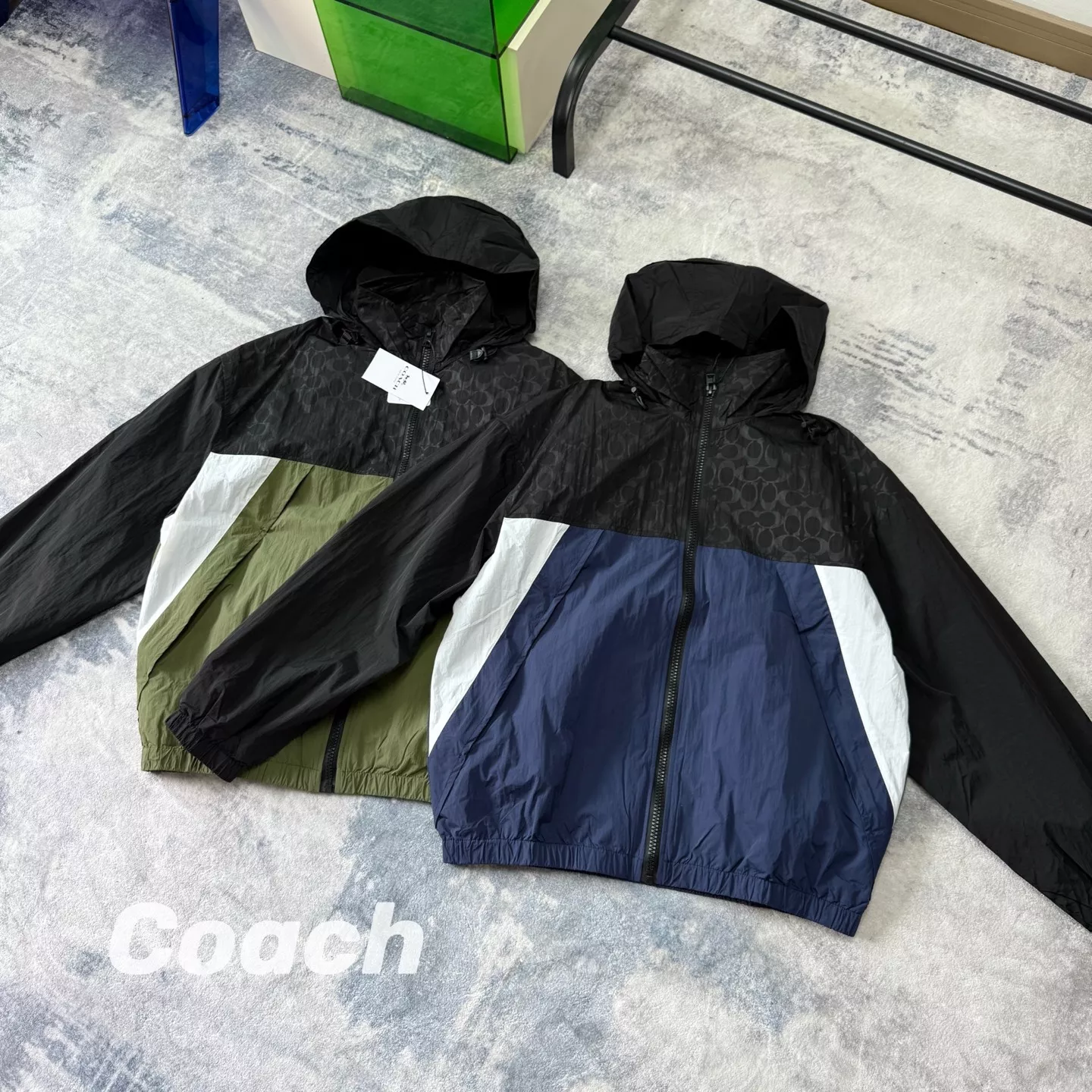 코치 배색 아웃도어 후드 재킷 상세 이미지 1