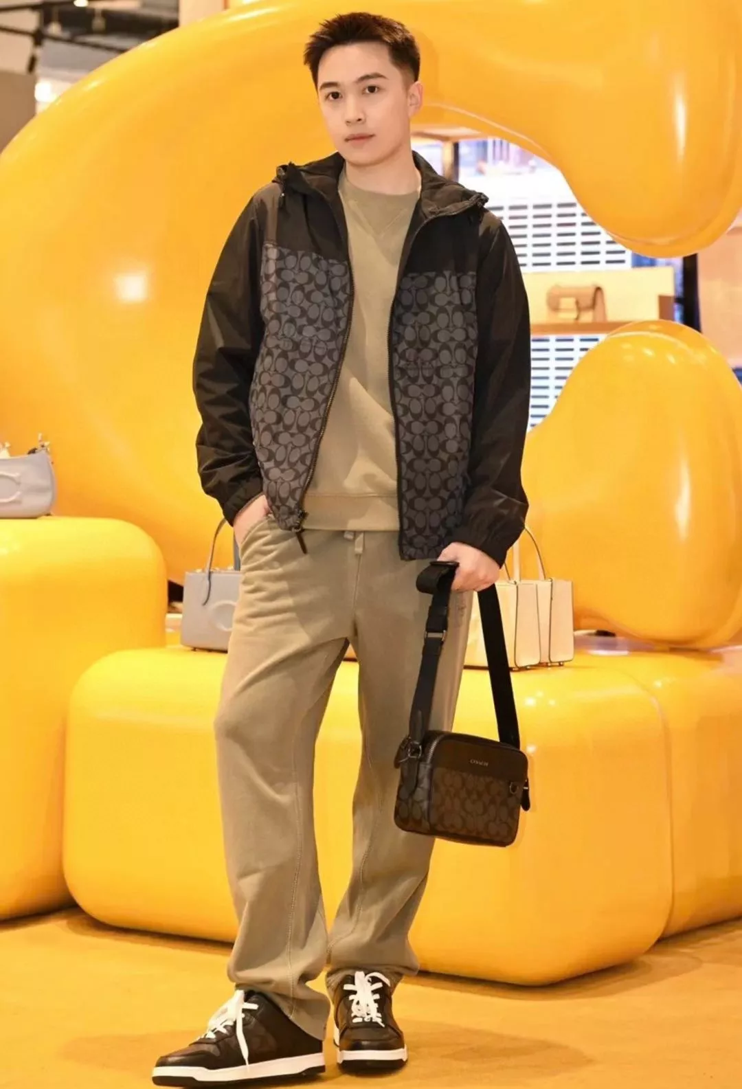 코치 클래식 시그니처 후드 집업 재킷 상세 이미지 25