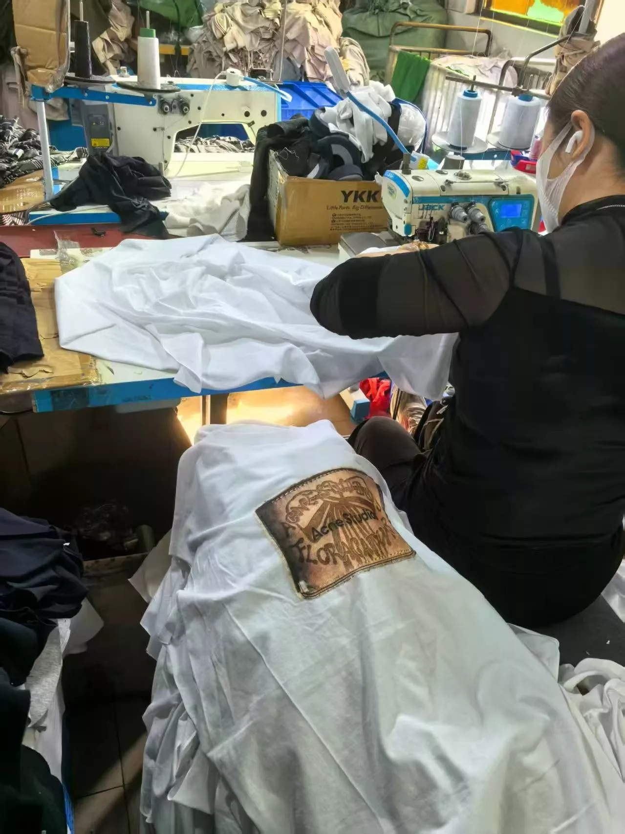 아크네스튜디오 패치 프린팅 포켓 롱슬리브 상세 이미지 32